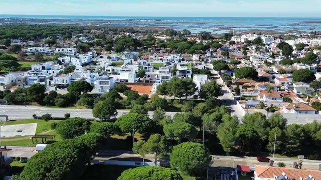 Vista exterior de Casa adosada en venda en Chiclana de la Frontera amb Jardí privat, Terrassa i Traster