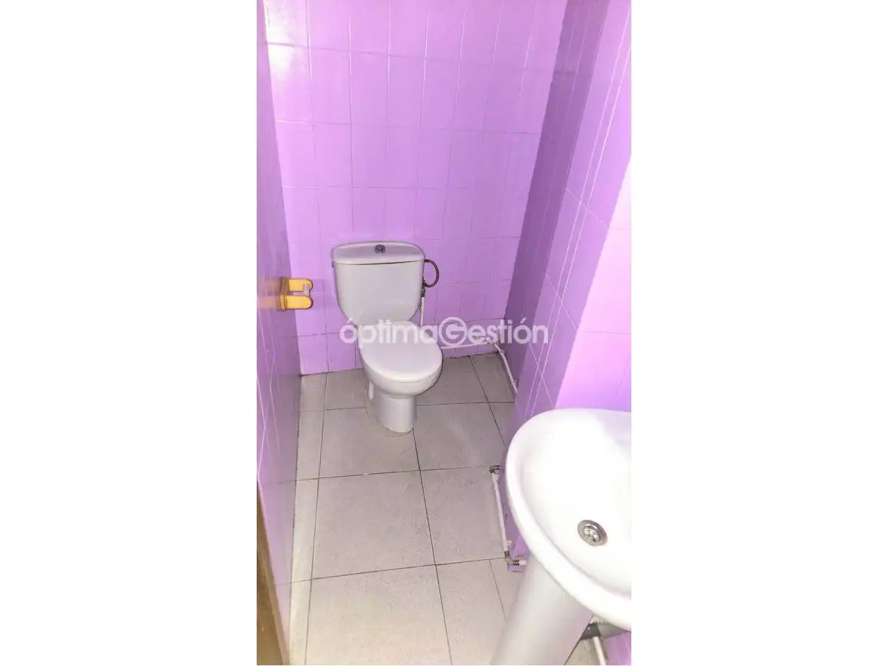 Bathroom of Commercial properties for rent in Gijón 