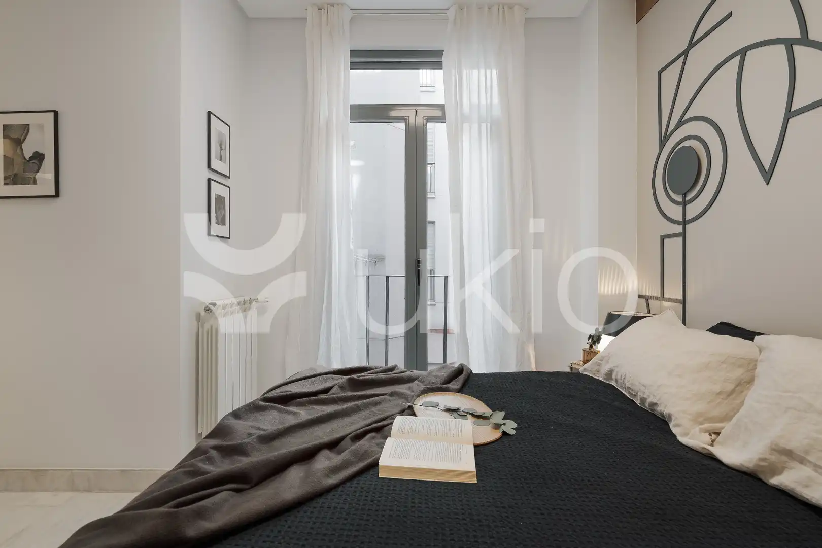 Dormitori de Apartament de lloguer en Madrid amb Aire condicionat, Calefacció i Moblat