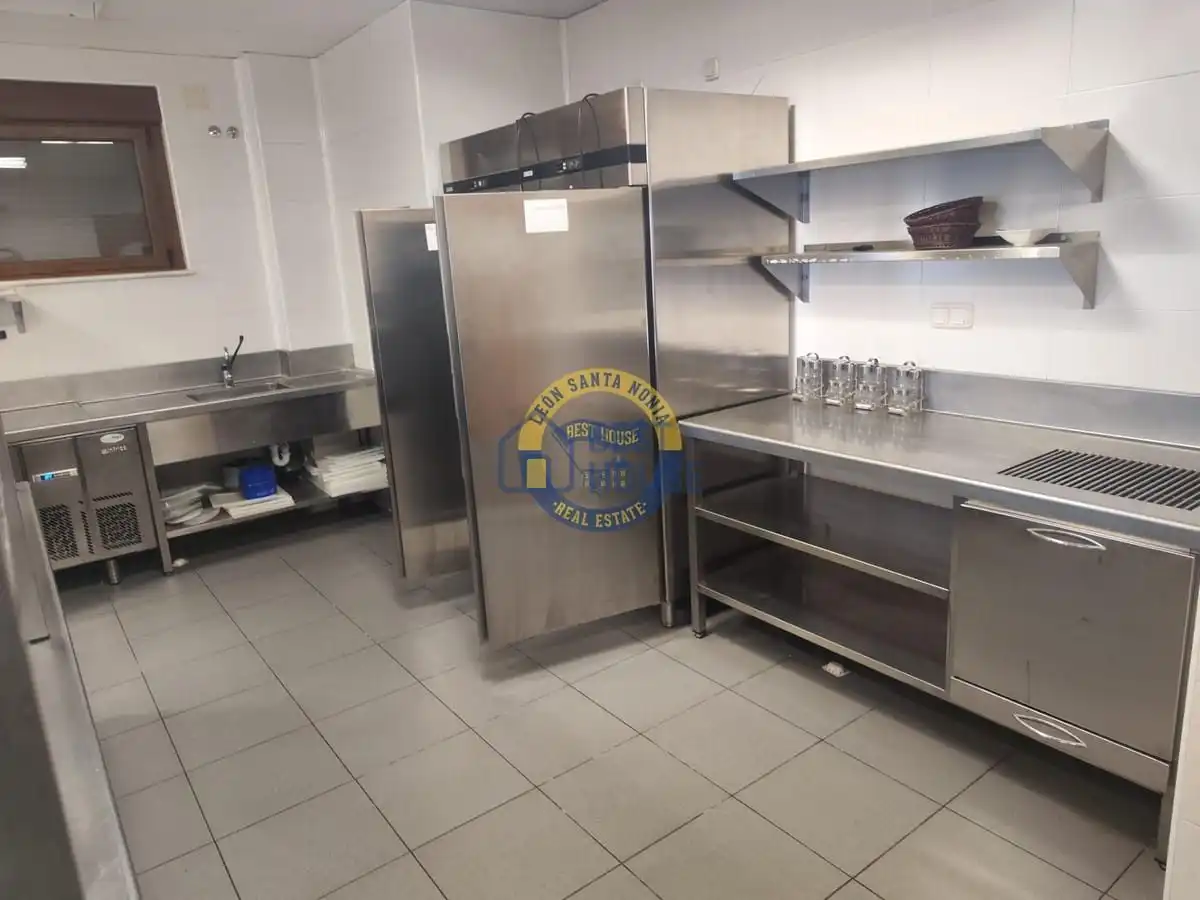 Kitchen of Commercial properties for sale in Villamañán  with Air Conditioner, Parquet flooring and Terrace