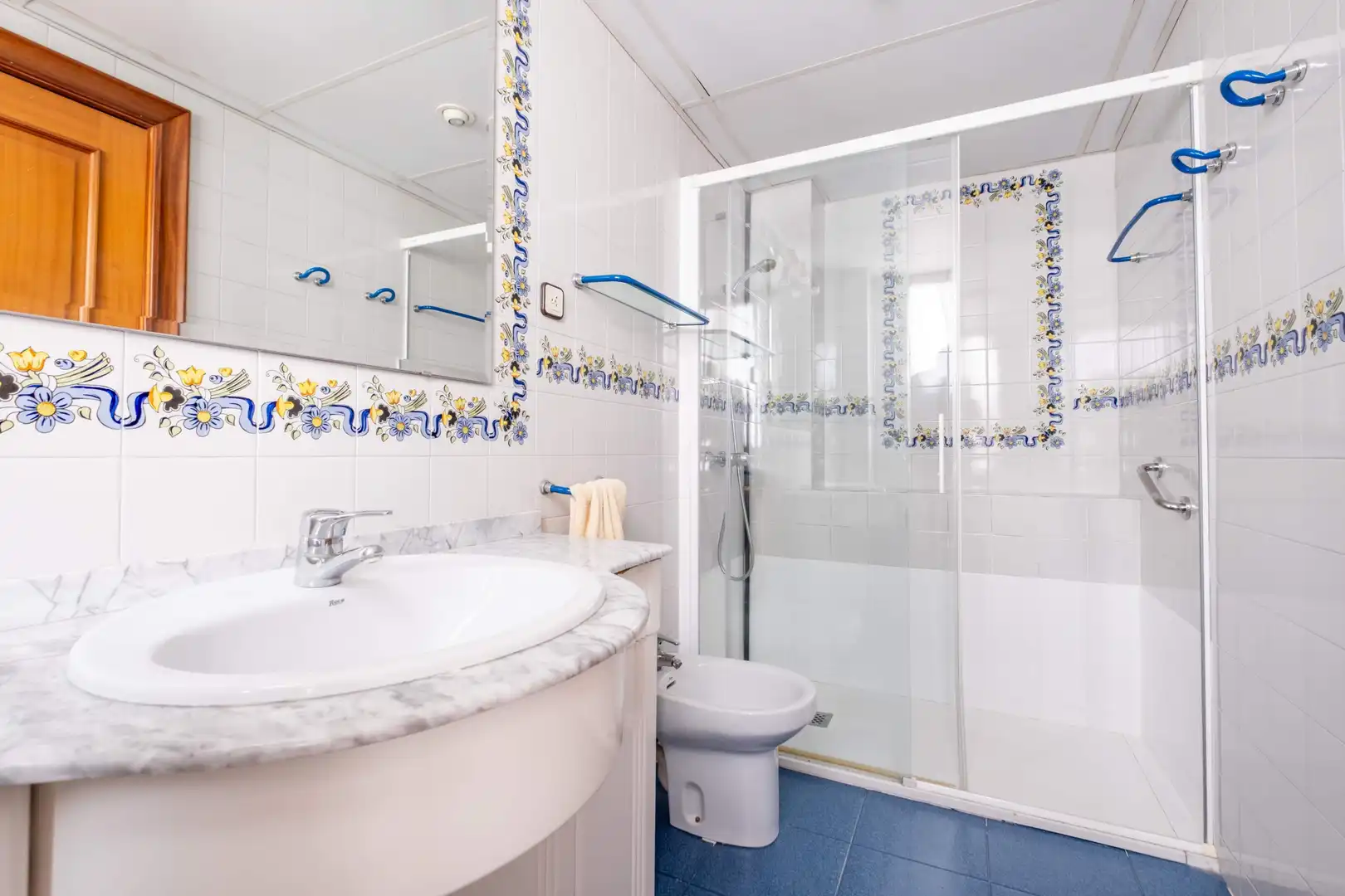 Baño de Ático en venta en Zaragoza con Calefacción, Parquet y Terraza
