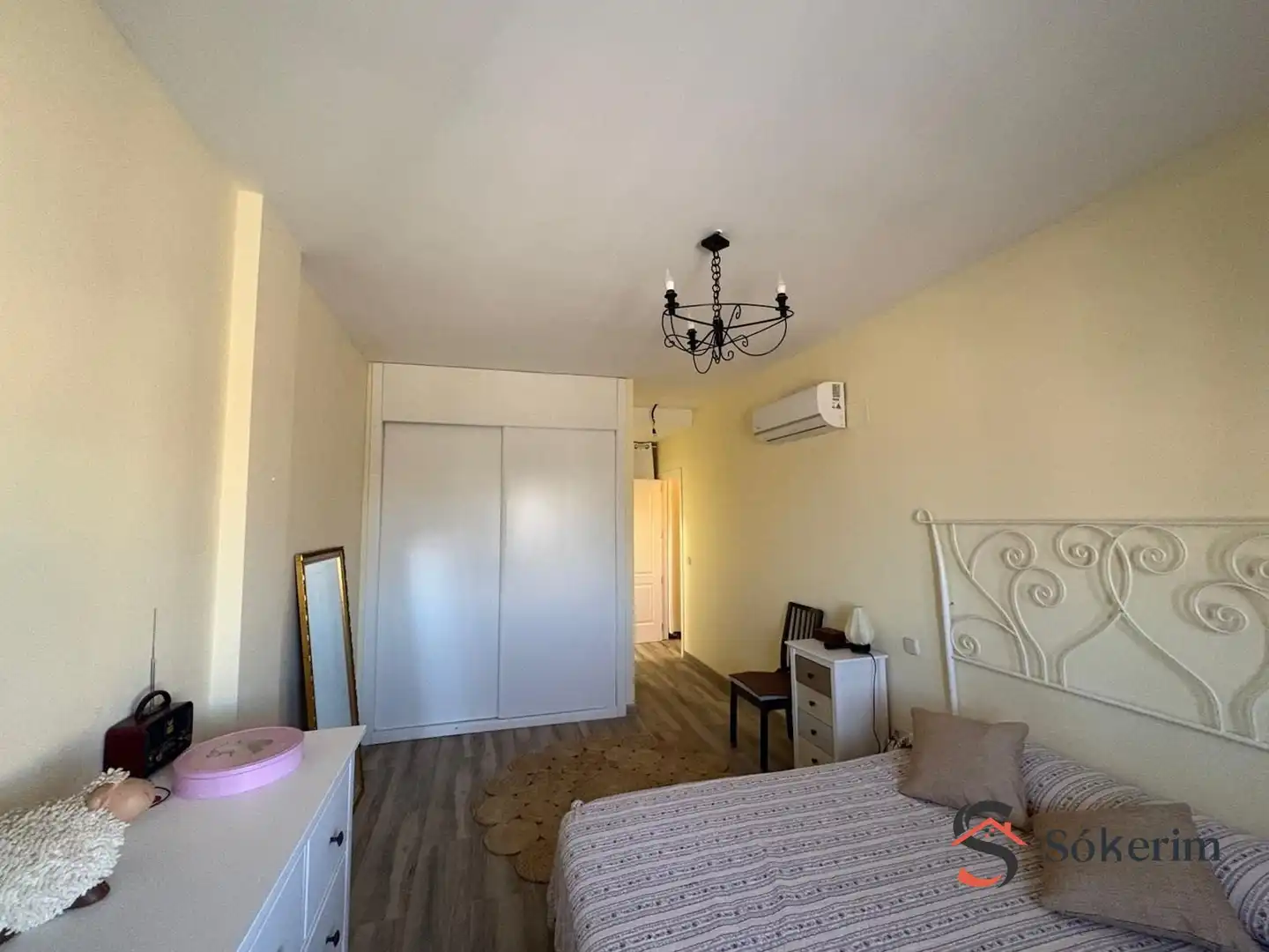 Schlafzimmer von Wohnung zum Verkauf in Alcabón mit Klimaanlage, Heizung und Privatgarten