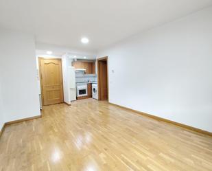 Apartment to rent in  Zaragoza Capital  with Air Conditioner, Heating and Storage room