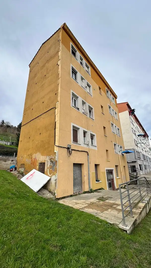 Vista exterior de Piso en venta en Santurtzi 