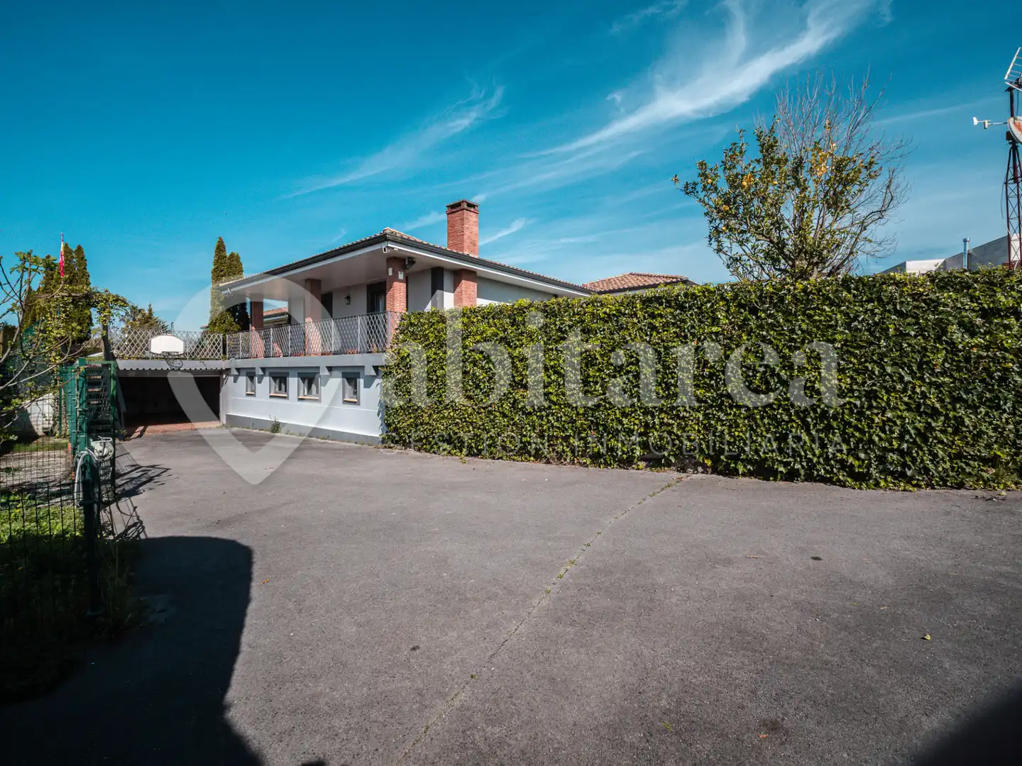 Vista exterior de Casa o chalet en venta en Piélagos con Calefacción, Jardín privado y Parquet