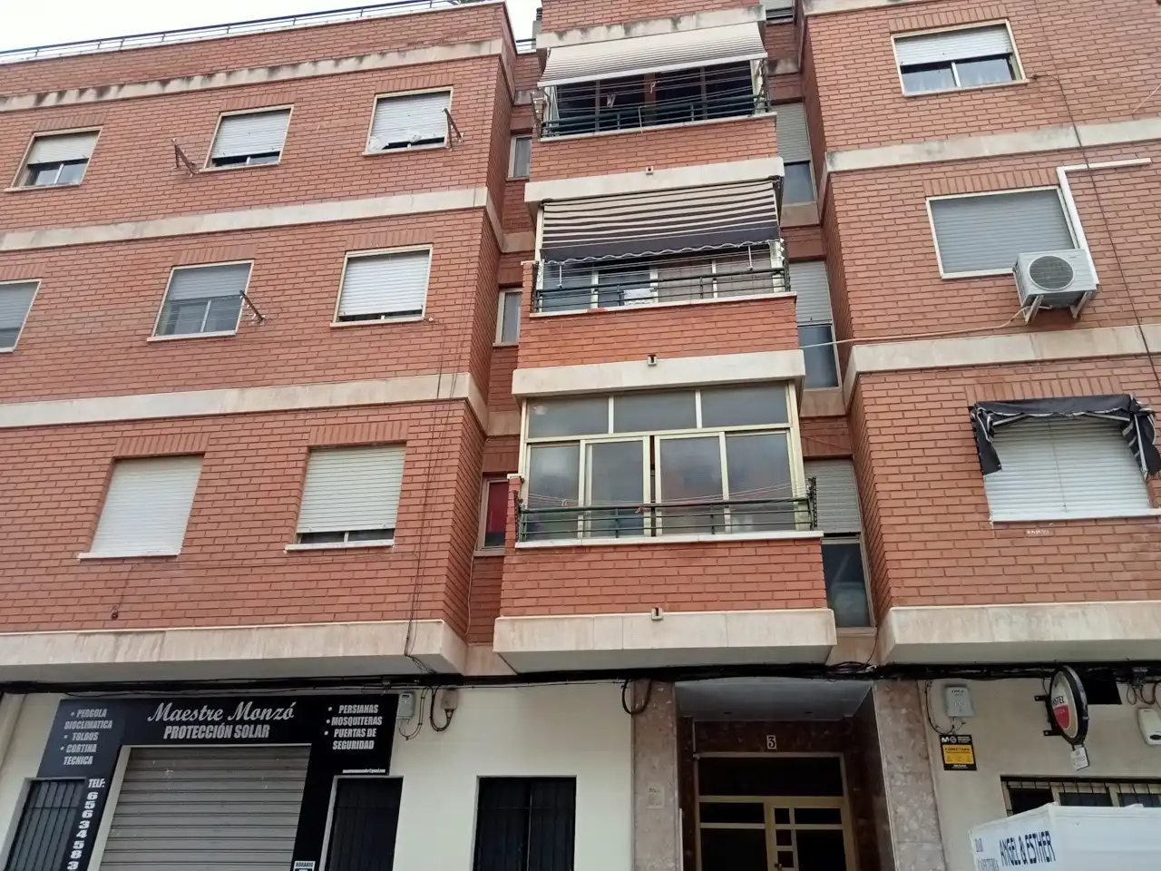 Vista exterior de Piso en venta en Elda