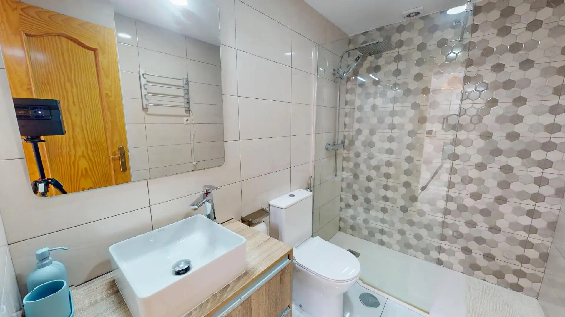 Bathroom of Flat for rent in Benalmádena  with Air Conditioner, Terrace and Furnished