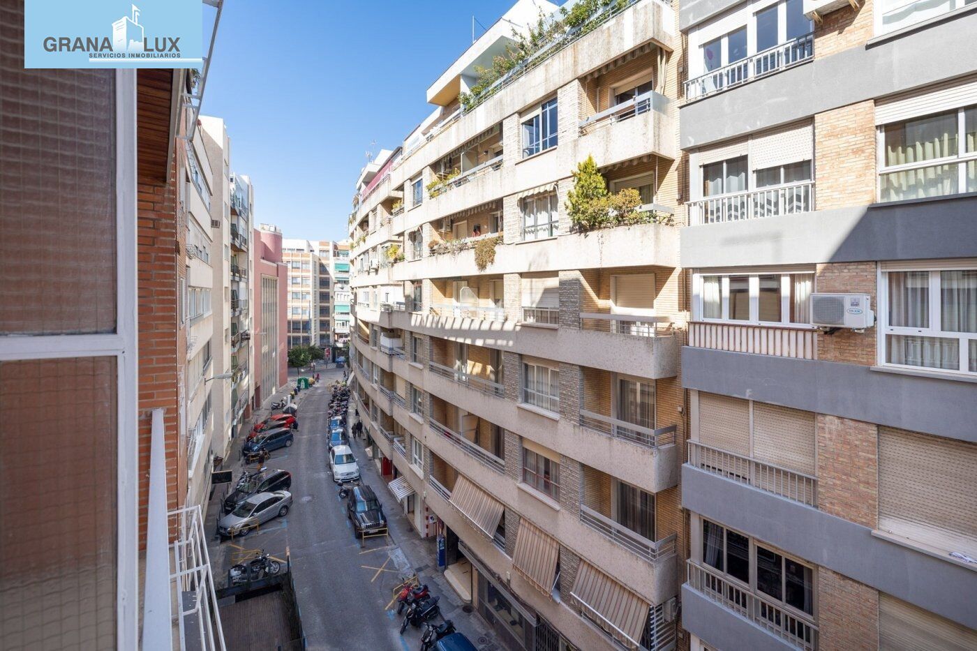 Vista exterior de Pis en venda en  Granada Capital amb Calefacció i Balcó
