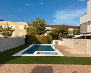 Piscina de Casa adosada en venda en Castellón de la Plana / Castelló de la Plana amb Aire condicionat, Terrassa i Balcó