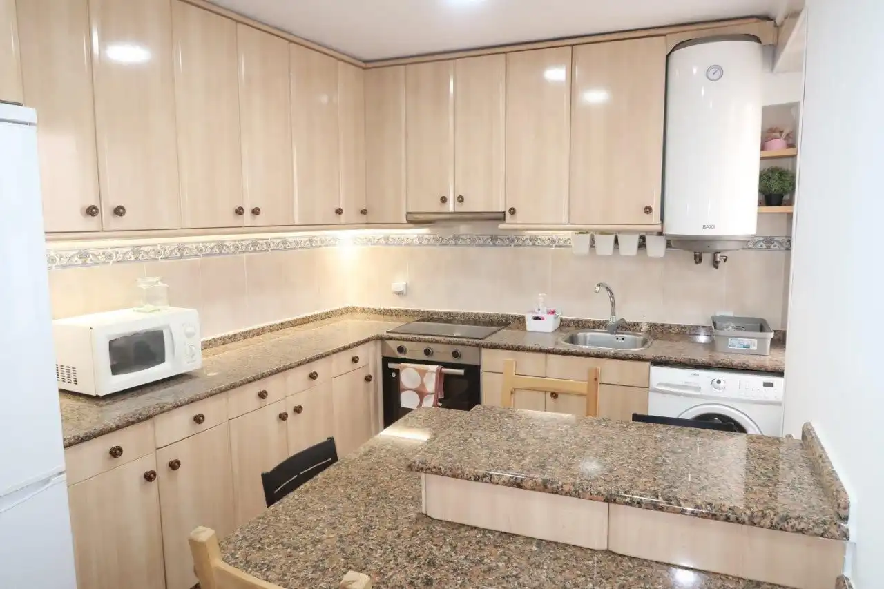 Küche von Wohnung zur Miete in A Coruña Capital  mit Heizung und Möbliert