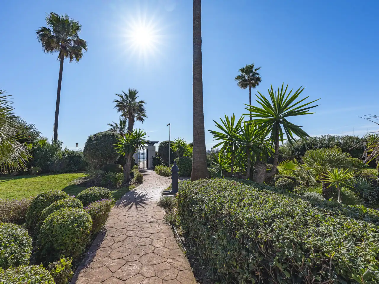 Garden of Duplexes for sale in Estepona  with Air Conditioner, Heating and Terrace