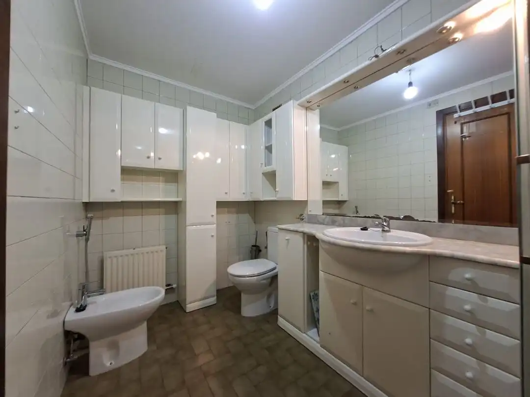 Badezimmer von Wohnung zum Verkauf in Durango mit Heizung und Terrasse