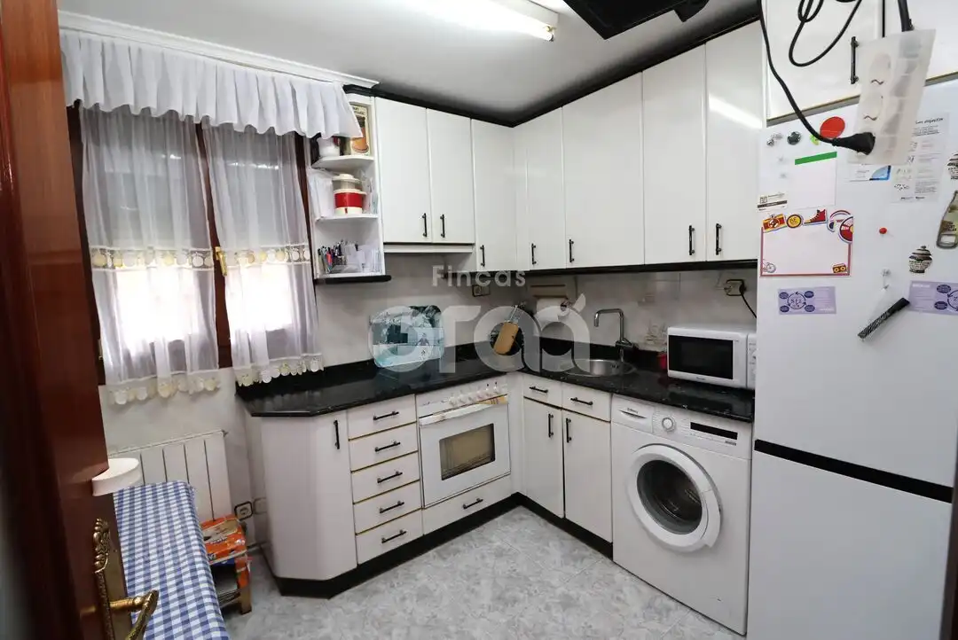 Cuina de Pis en venda en Santurtzi  amb Calefacció, Parquet i Moblat
