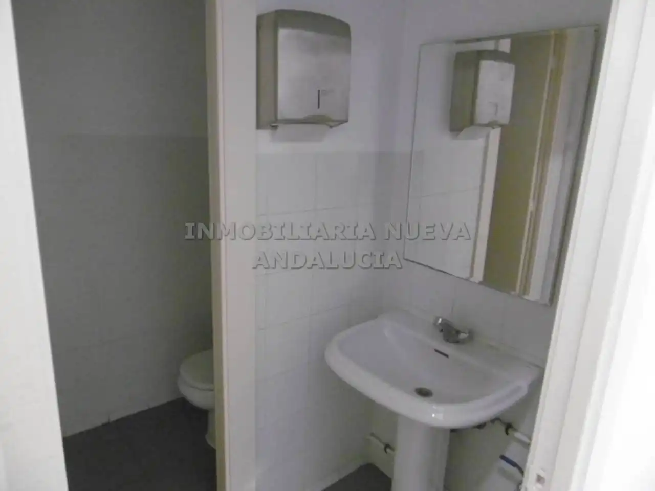 Bany de Local de lloguer en Almería