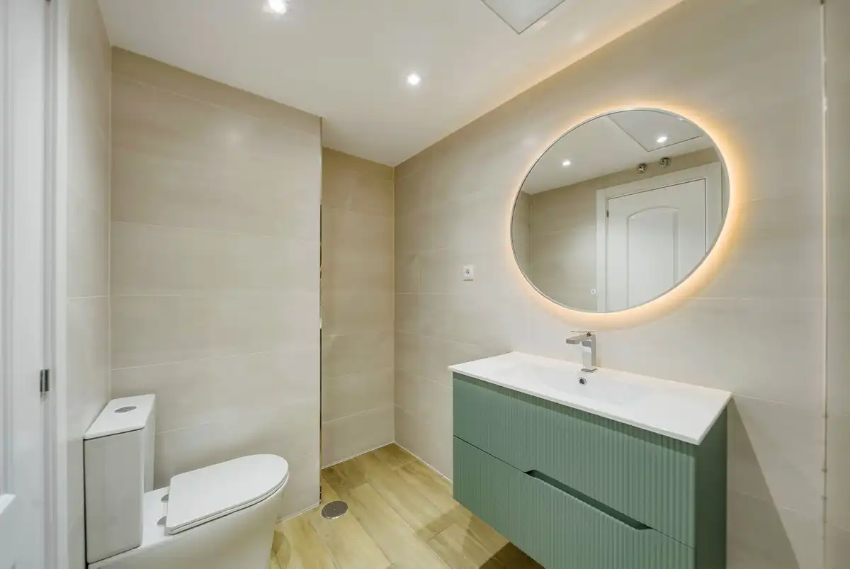 Bathroom of Duplexes for sale in Benalmádena  with Air Conditioner, Terrace and Storage room