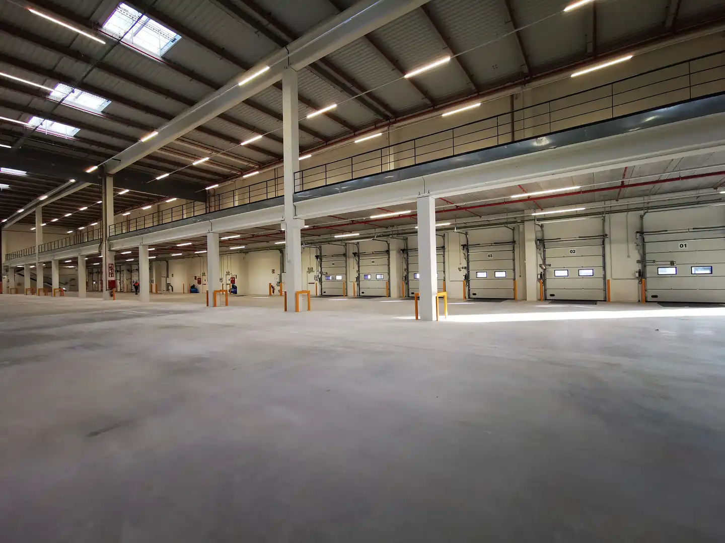 Industrial buildings for rent in Madrid  with Heating and Alarm