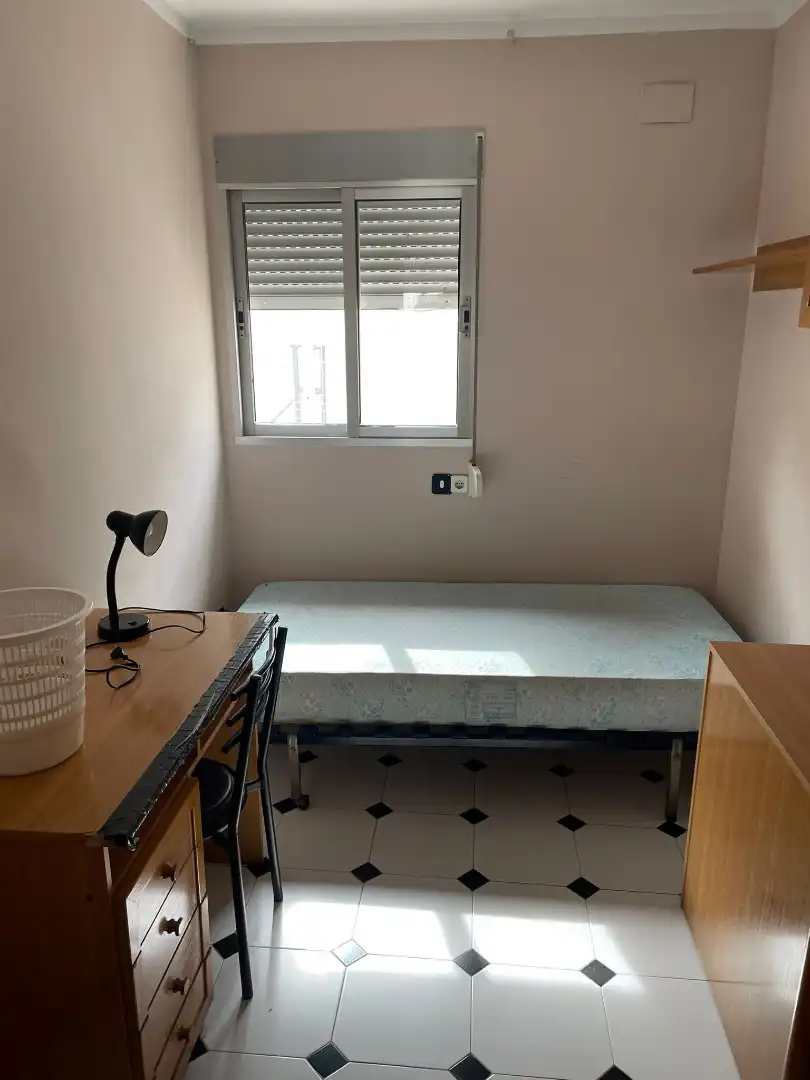Habitación de Piso de alquiler en Tarragona con Calefacción, Amueblado y Horno