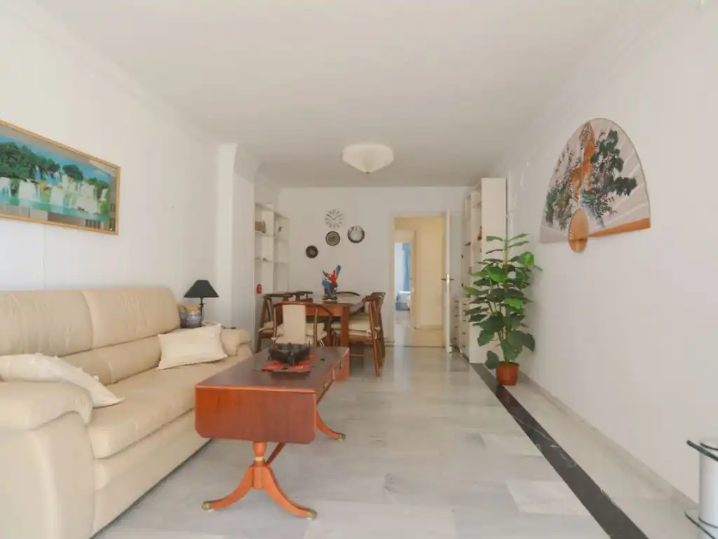 Sala d'estar de Pis en venda en Fuengirola amb Aire condicionat, Terrassa i Moblat