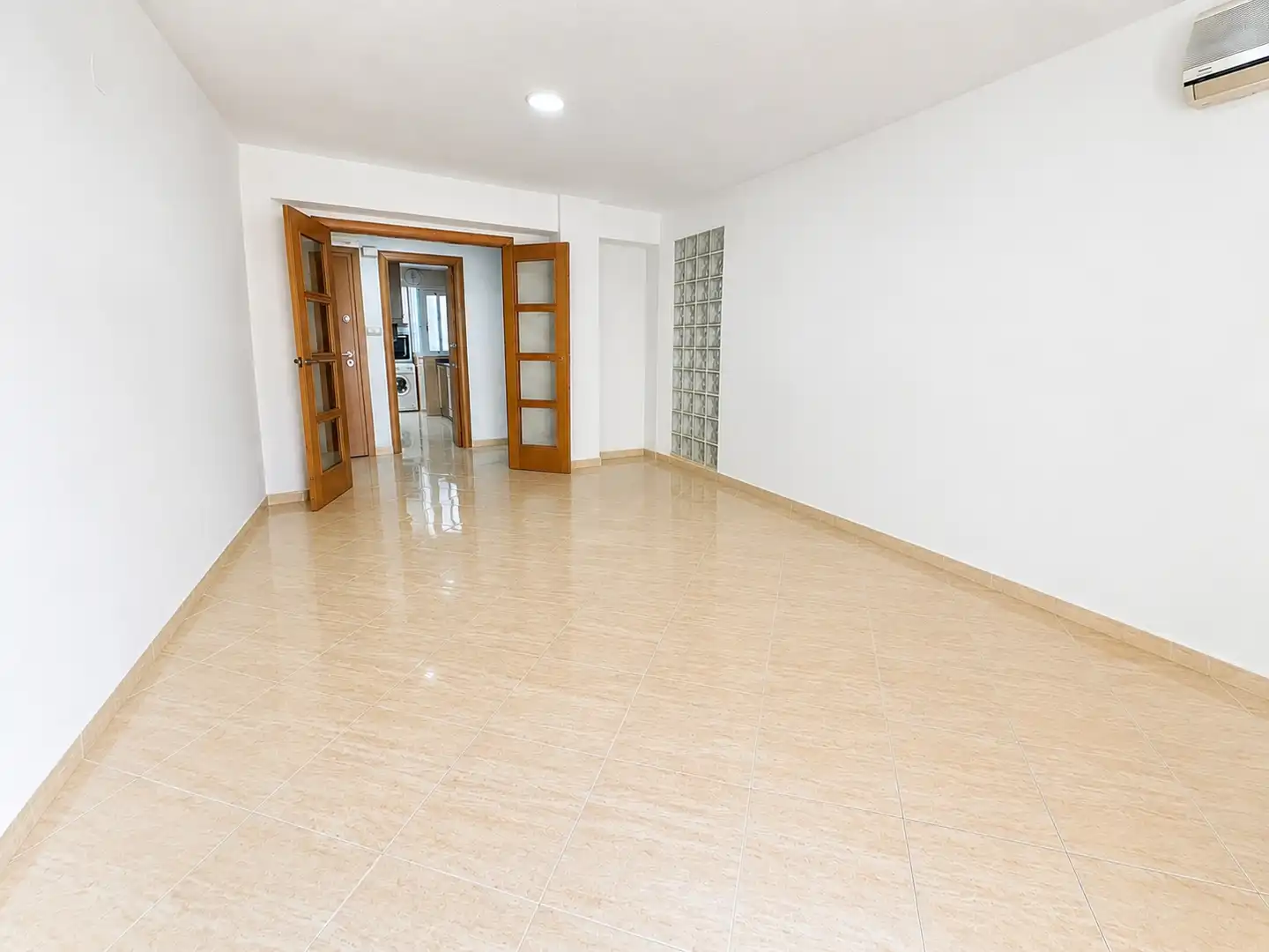 Flat for sale in Valencia  with Air Conditioner, Furnished and Oven