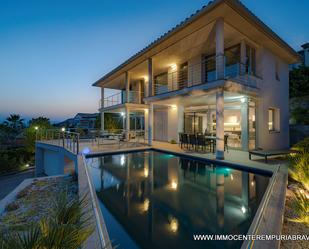 Vista exterior de Casa o xalet en venda en Empuriabrava amb Aire condicionat, Terrassa i Piscina