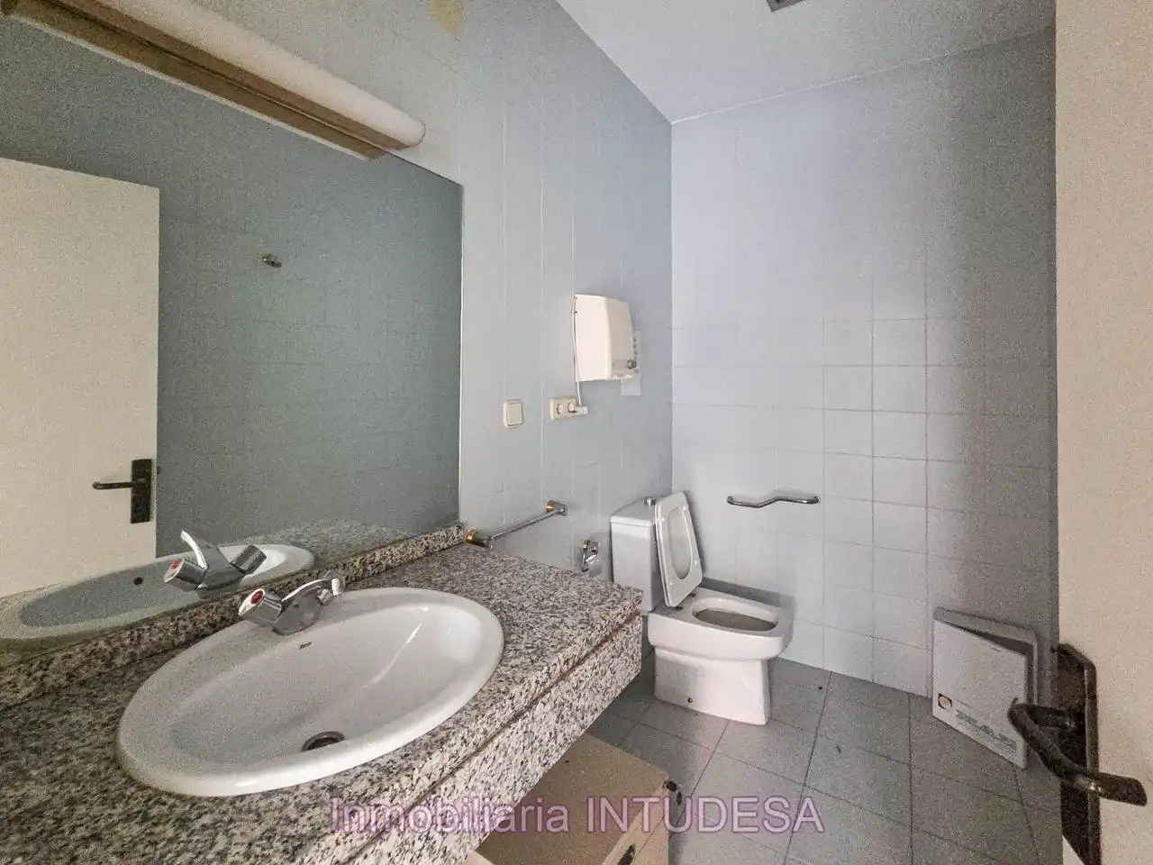Baño de Local en venta en Tudela