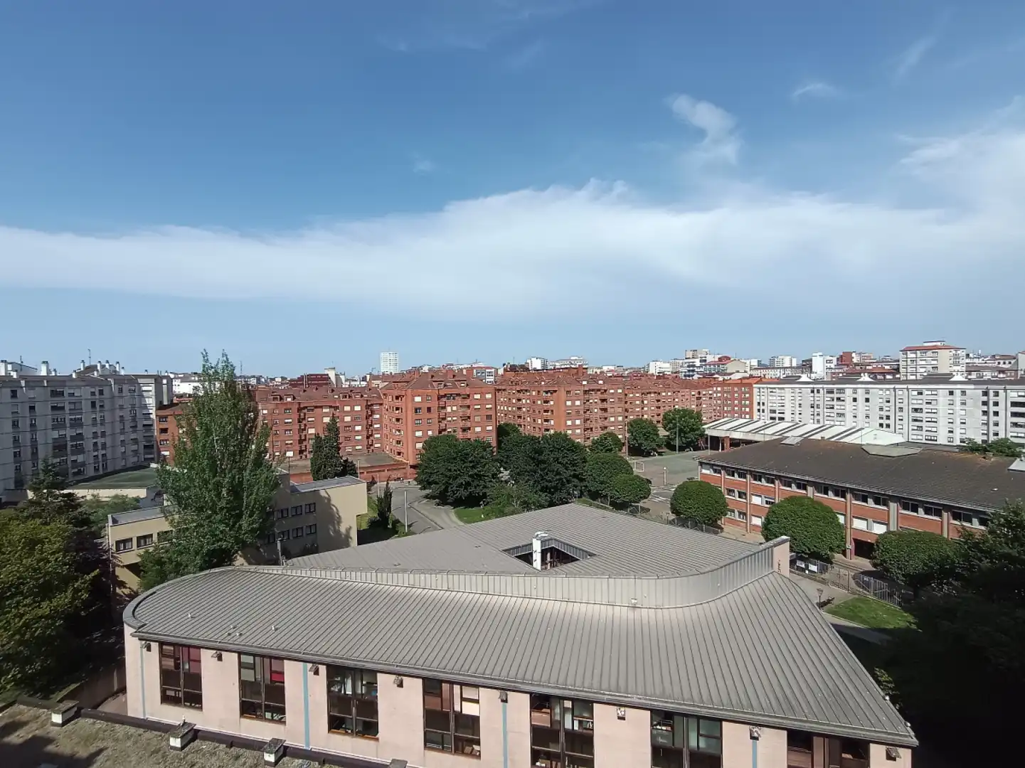 Außenansicht von Wohnung zur Miete in Gijón  mit Heizung, Abstellraum und Möbliert