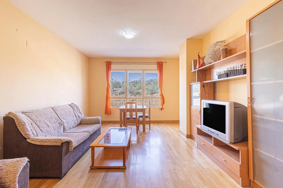 Sala d'estar de Pis en venda en  Toledo Capital amb Calefacció, Jardí privat i Piscina