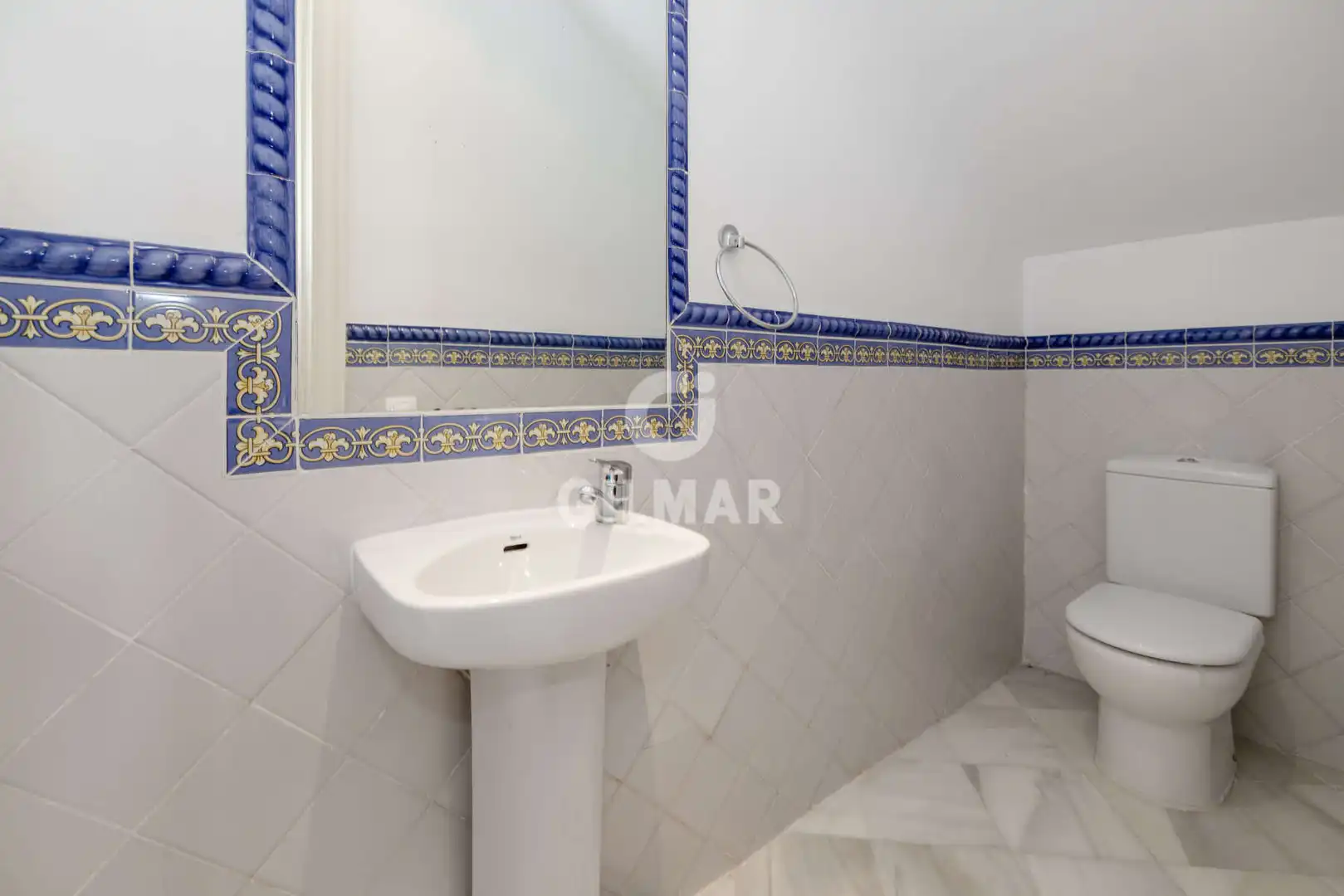 Baño de Casa adosada en venta en Benahavís con Calefacción y Piscina