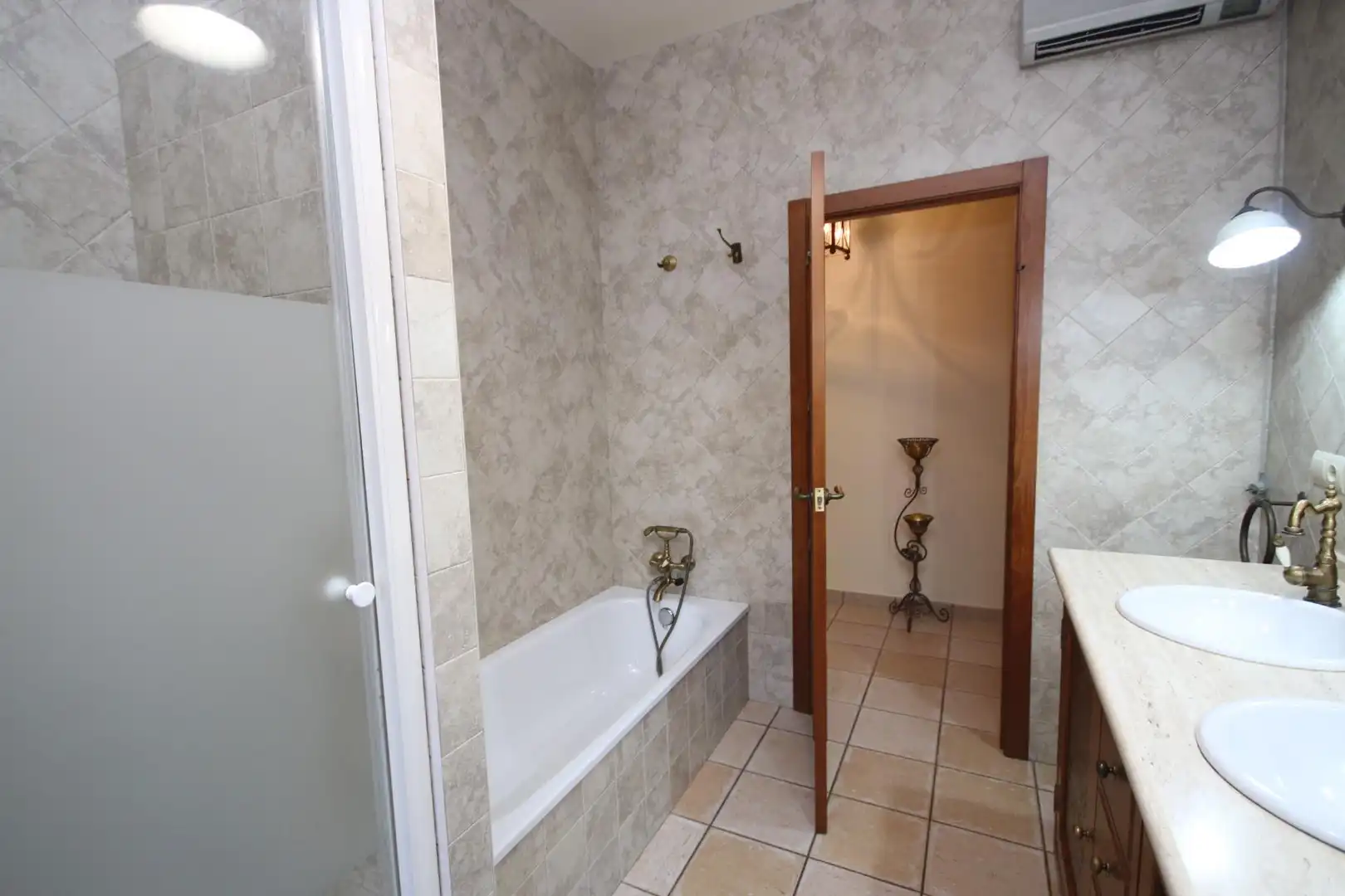 Bathroom of Houses for sale in Lepe  with Air Conditioner, Heating and Private garden