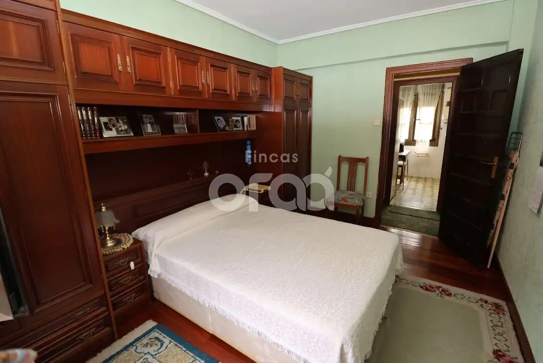 Bedroom of Flat for sale in Santurtzi   with Heating and Furnished