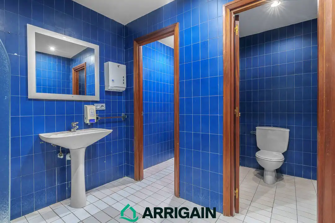 Badezimmer von Büro zum Verkauf in Zarautz mit Klimaanlage