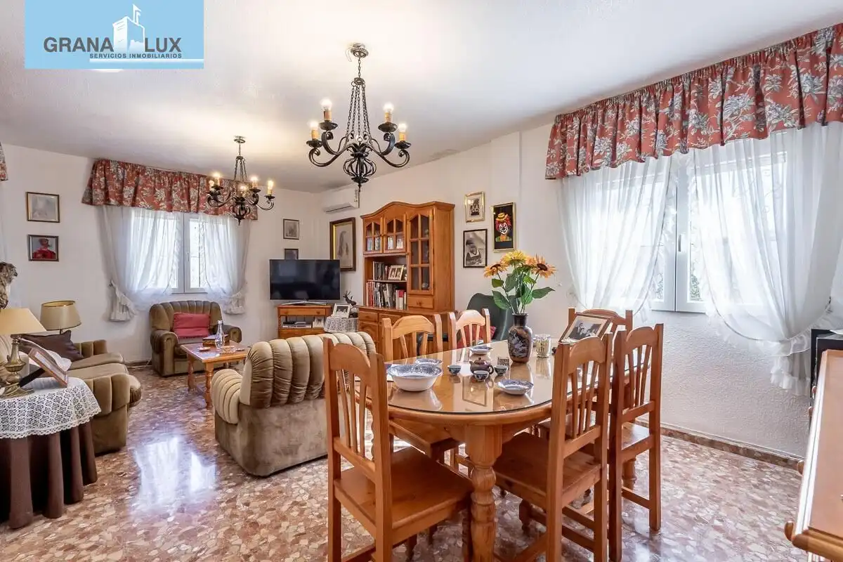Chalet con piscina en venta en Calle Olmo, imagen 4