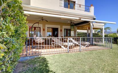 Terrassa de Casa adosada en venda en Estepona amb Aire condicionat, Terrassa i Piscina