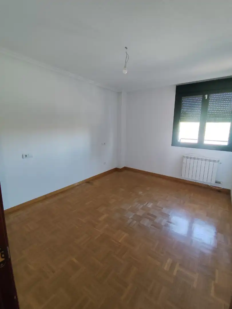 Einfamilien-Reihenhaus zur Miete in Calle Juan Bautista de Toledo, Tejares - Chamberí - Alcades