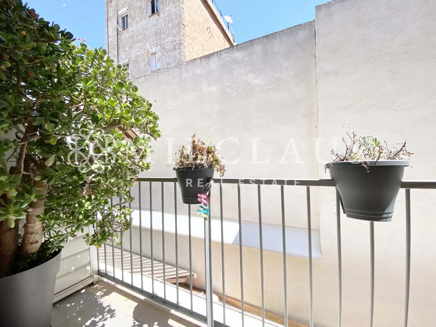 Terrasse von Einfamilien-Reihenhaus zum Verkauf in L'Hospitalet de Llobregat mit Klimaanlage, Heizung und Parkett