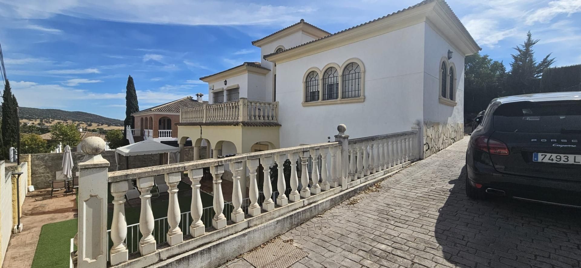 Vista exterior de Casa o xalet en venda en  Córdoba Capital amb Aire condicionat, Calefacció i Jardí privat