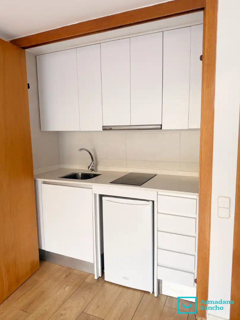 Cuina de Dúplex de lloguer en Barcelona amb Aire condicionat, Parquet i Terrassa