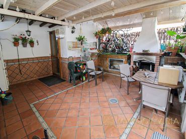 Casa con balcone in vendita a Calle Valle