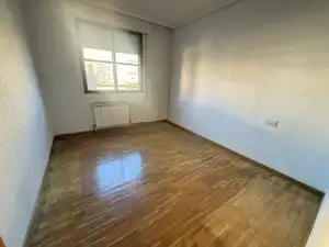 Bedroom of Flat for sale in Palencia  with Heating, Parquet flooring and Storage room