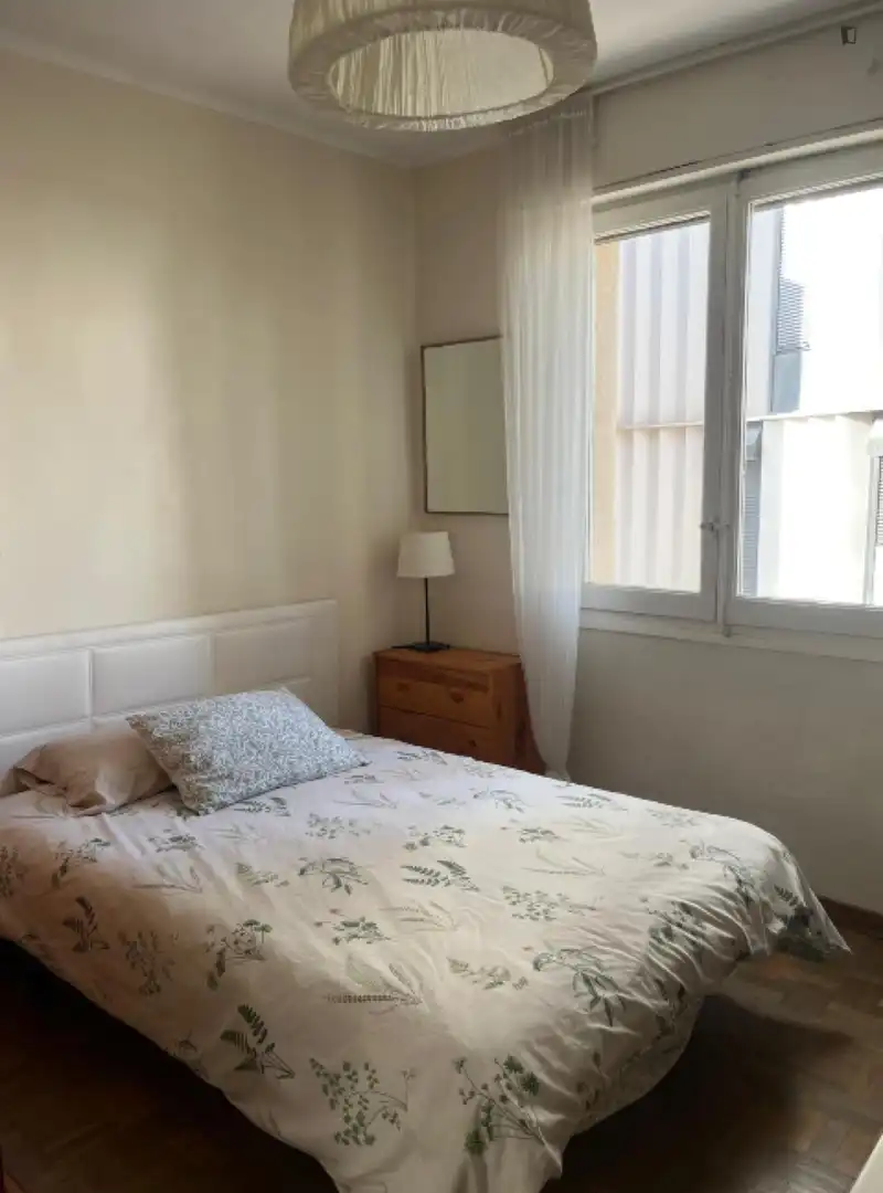 Habitación de Apartamento para compartir en  Pamplona / Iruña con Calefacción, Amueblado y Lavadora