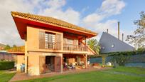 Vista exterior de Casa o xalet en venda en Oviedo  amb Calefacció, Parquet i Terrassa