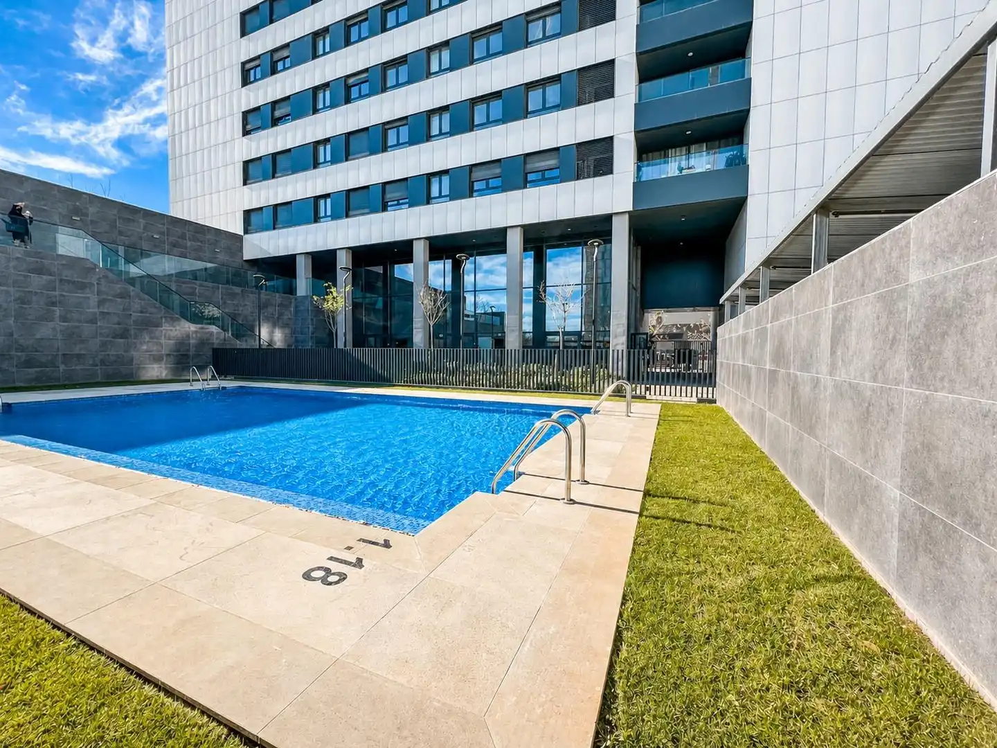 Schwimmbecken von Wohnung zum Verkauf in Valencia mit Klimaanlage, Terrasse und Abstellraum