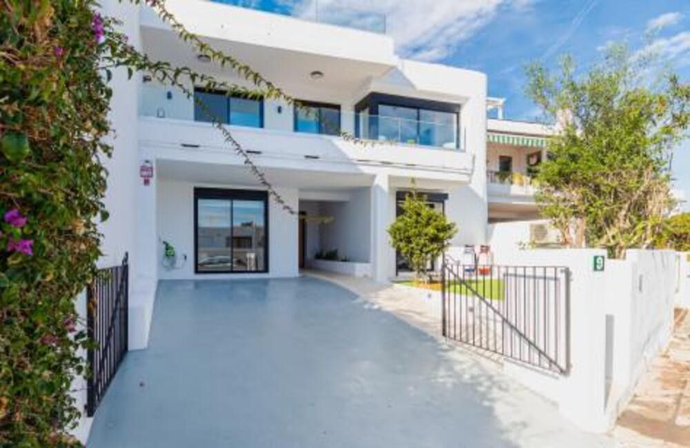 Vista exterior de Casa adosada de lloguer en Marbella amb Aire condicionat, Jardí privat i Terrassa