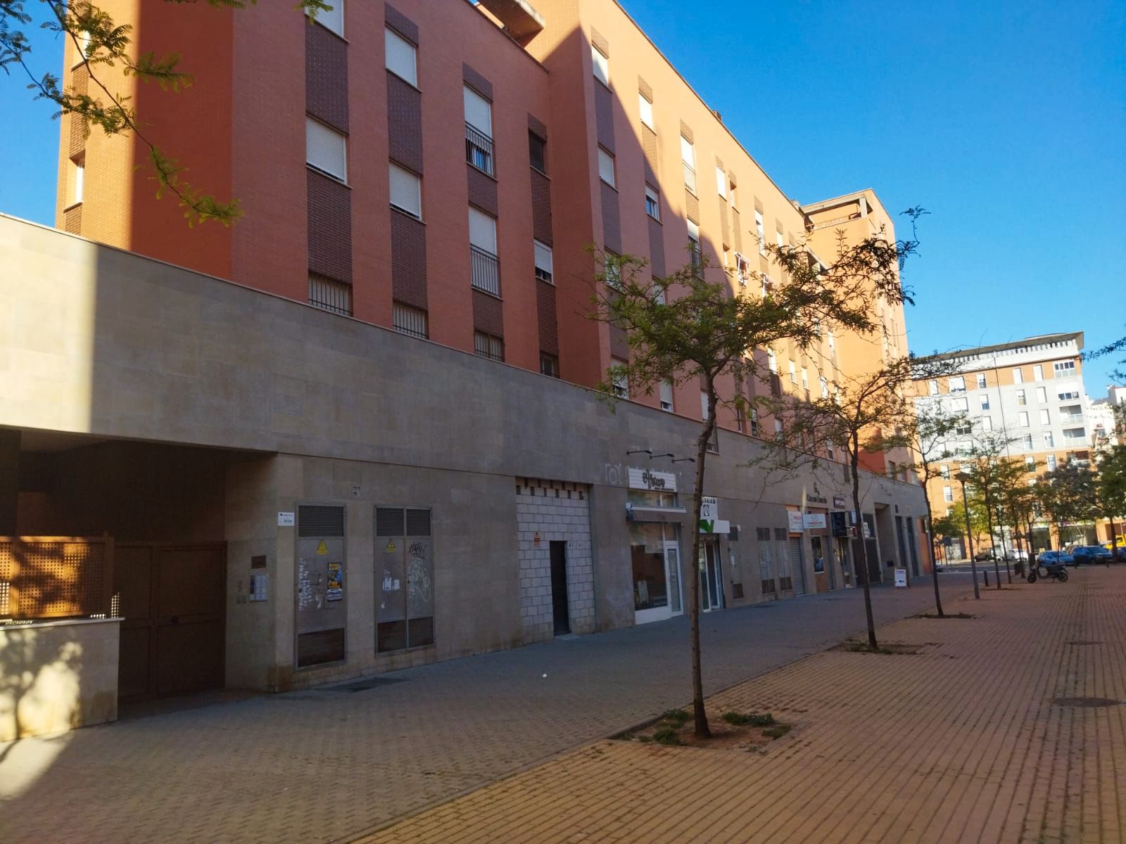 Vista exterior de Local en venda en  Sevilla Capital