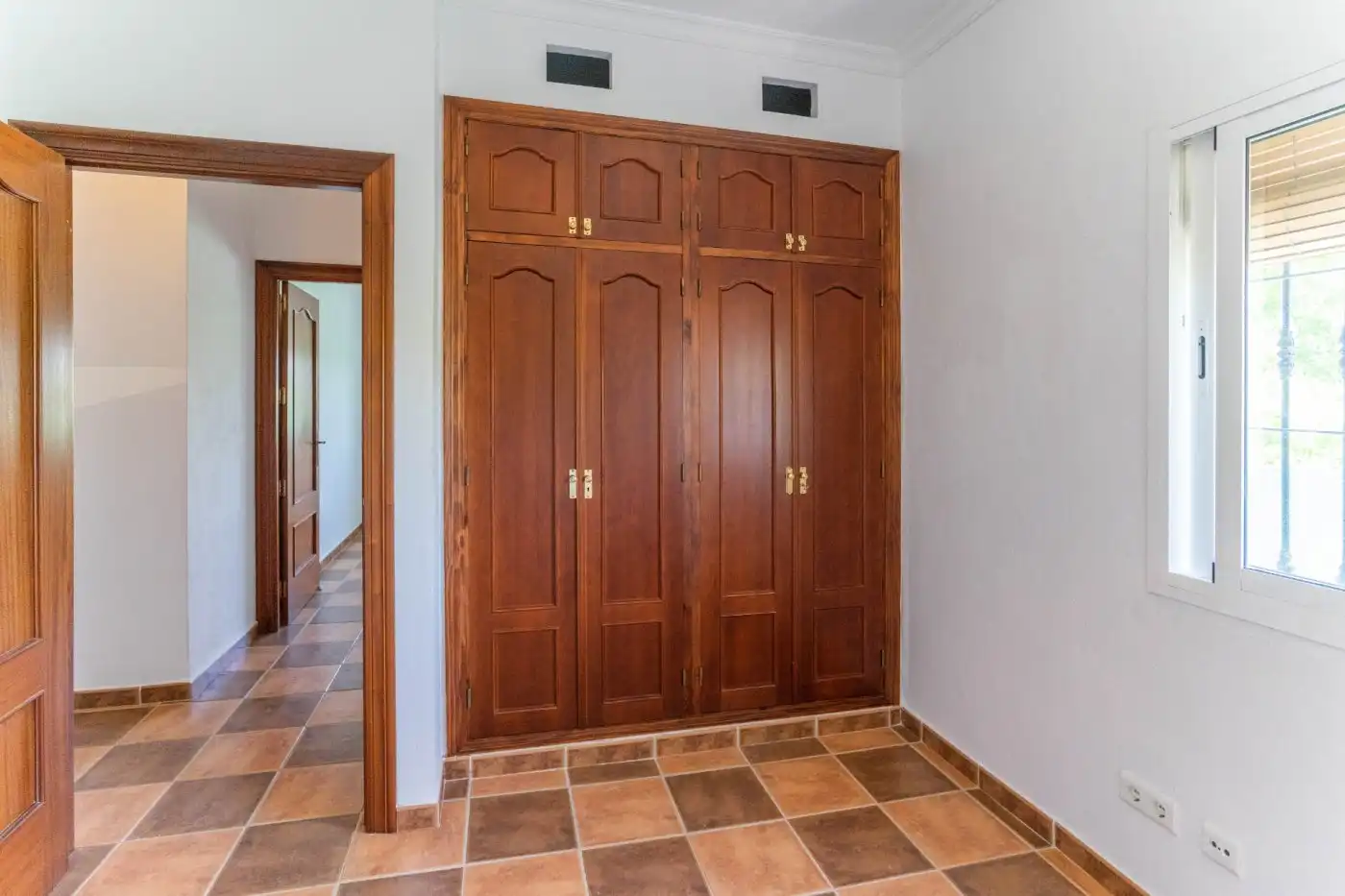 Haus oder Chalet zum Verkauf in Alhaurín El Grande mit Klimaanlage, Privatgarten und Terrasse
