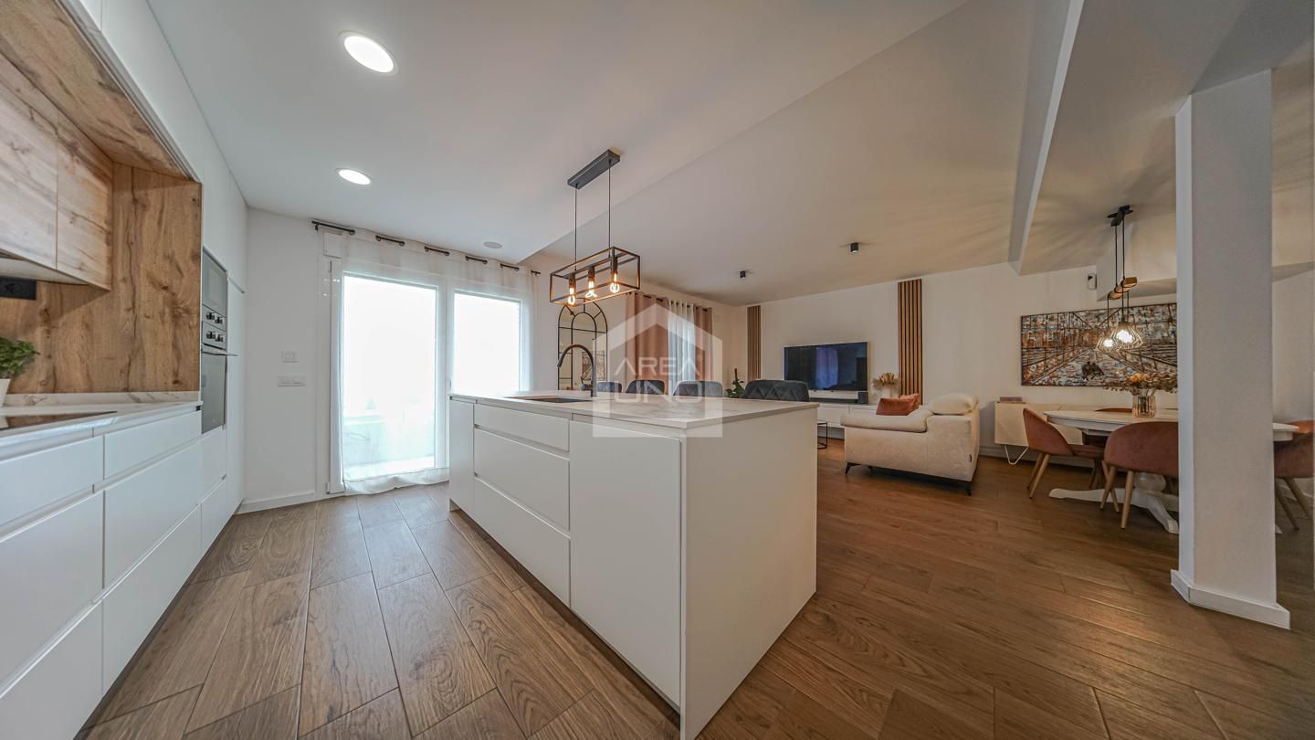 Living room of Single-family semi-detached for sale in Carranque  with Private garden and Swimming Pool