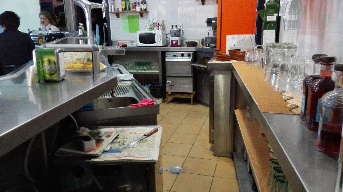 Cuina de Local en venda en Móstoles amb Aire condicionat i Moblat