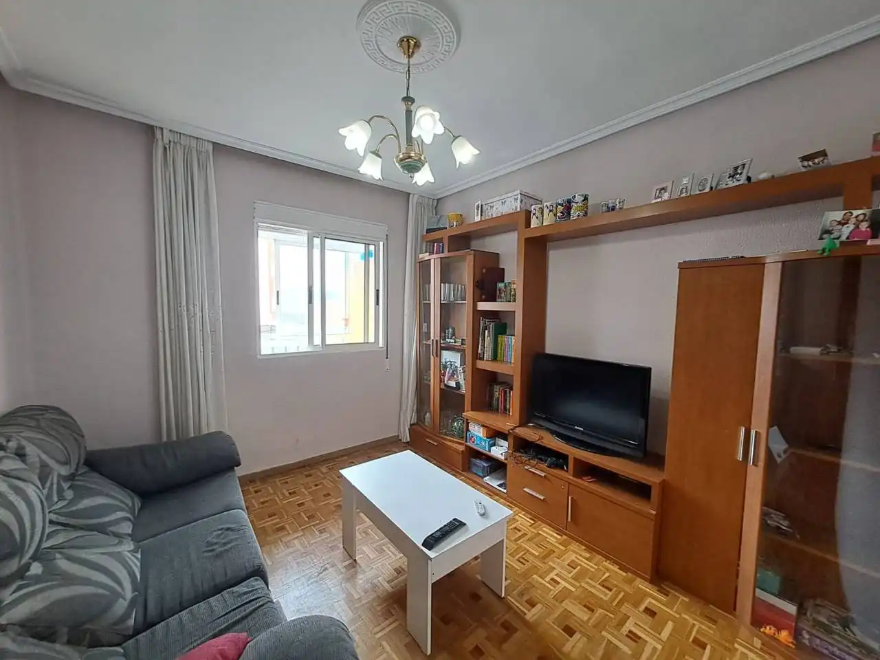 Sala de estar de Piso en venta en Burgos con Calefacción, Parquet y Terraza