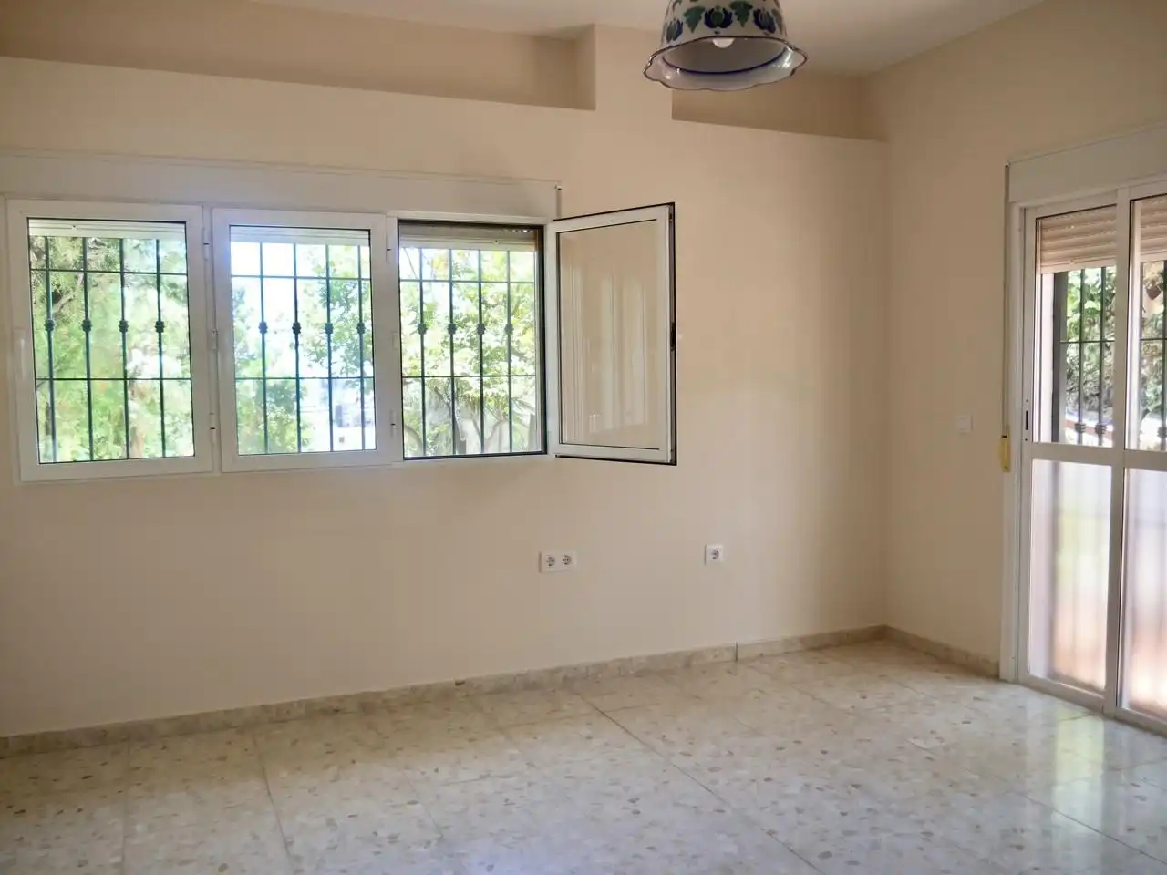 Ground floor for sale in Málaga  with Air Conditioner, Private garden and Terrace