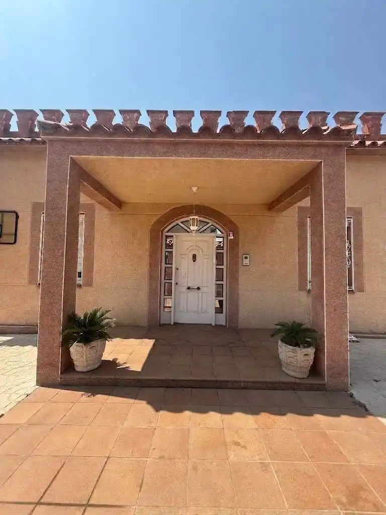 House with garden for sale in Lluminetes